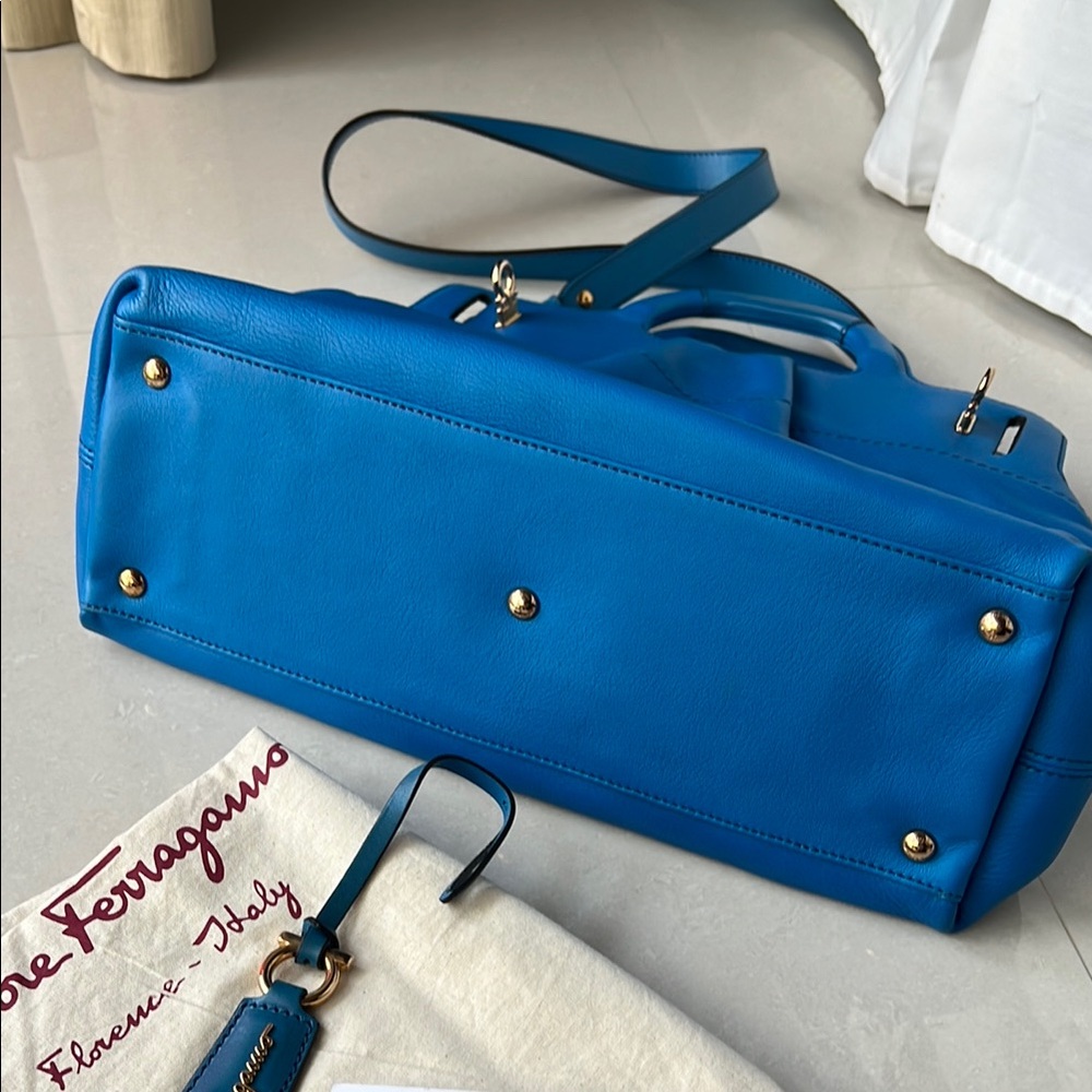 Salvatore Ferragamo Gancini Blue Leather 2 Way Handbag Like New Condition - Picture 8 of 15